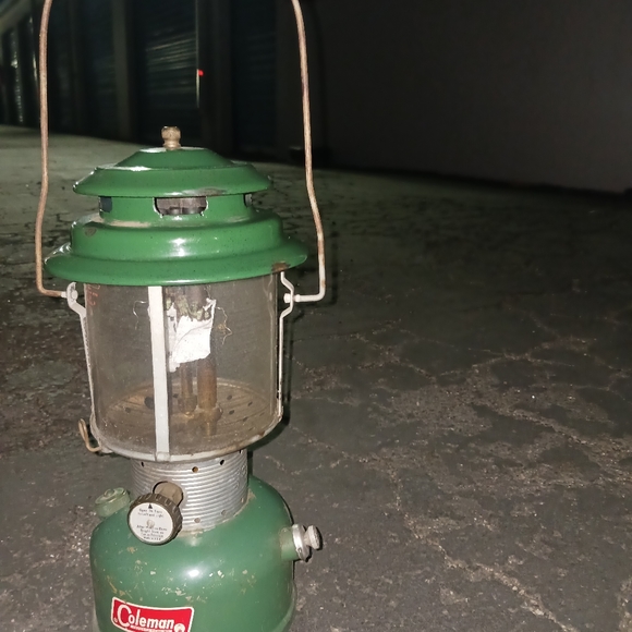VINTAGE COLEMAN LANTERNS - Picture 3 of 7
